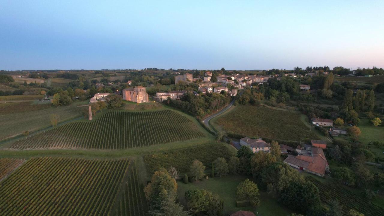 Romantic Gite Nr St Emilion With Private Pool And Views To Die For Pujols  외부 사진